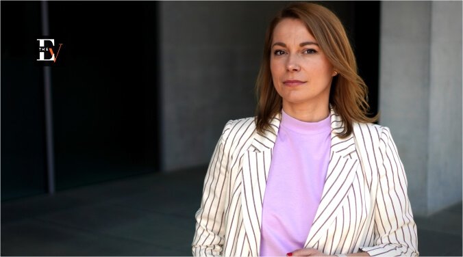 You are currently viewing The Education View Gladly Showcases Oana Iordachescu as One of  World’s Most Inspiring Keynote Speakers to Follow