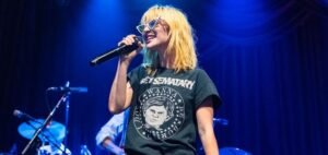 Read more about the article Hayley Williams Stuns Fans with 17 Surprise Solo Songs on Website