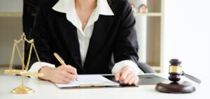 Read more about the article Women Lawyers Leadership: 7 Inspiring Lessons Shaping the Future of Law